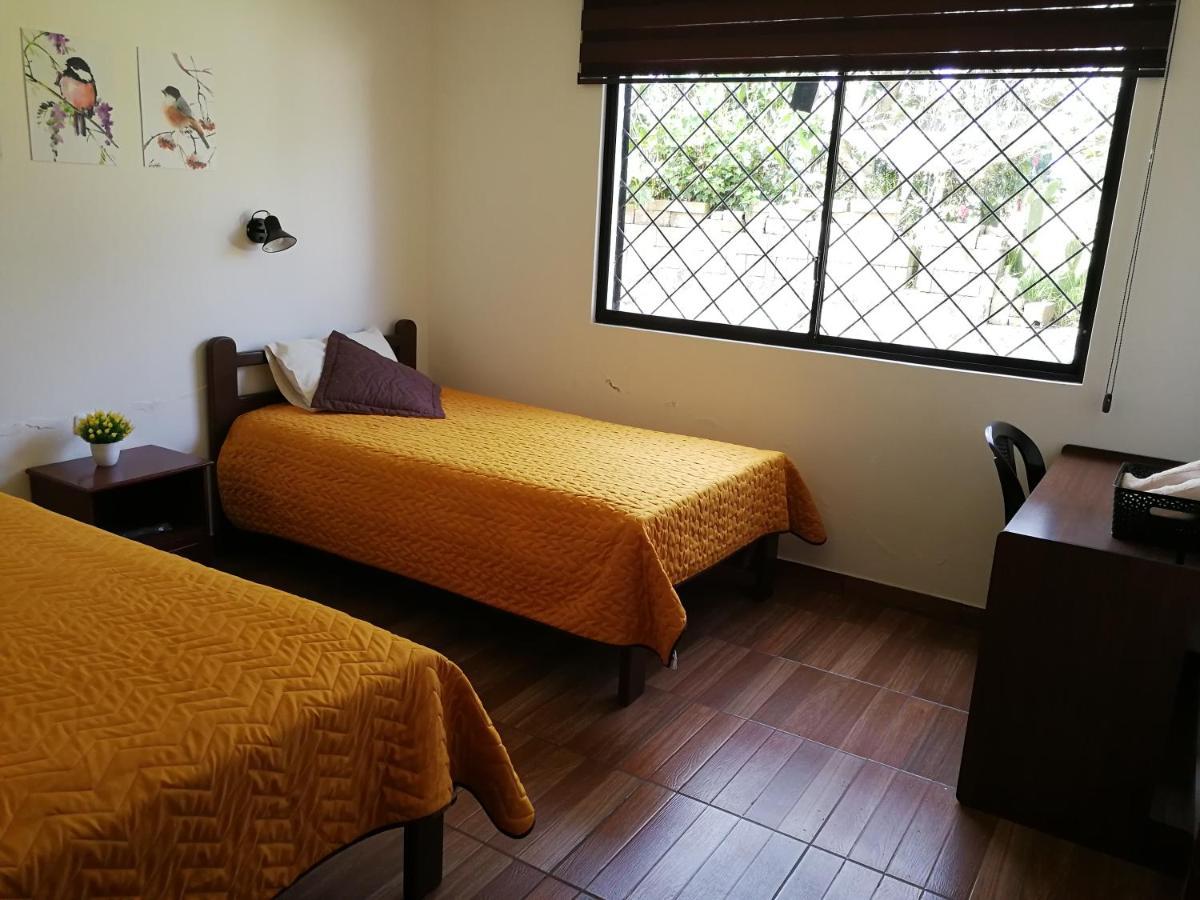 Chapelet Hostal Tababela Exterior photo