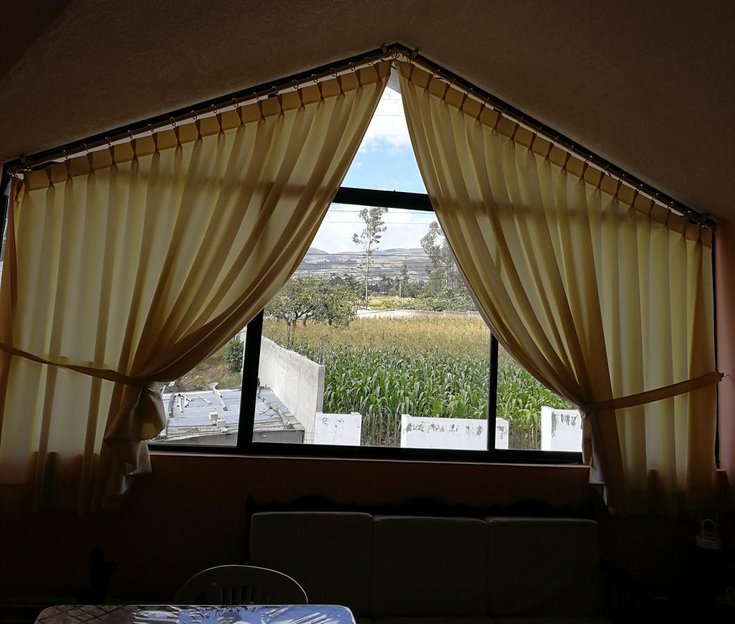 Chapelet Hostal Tababela Exterior photo