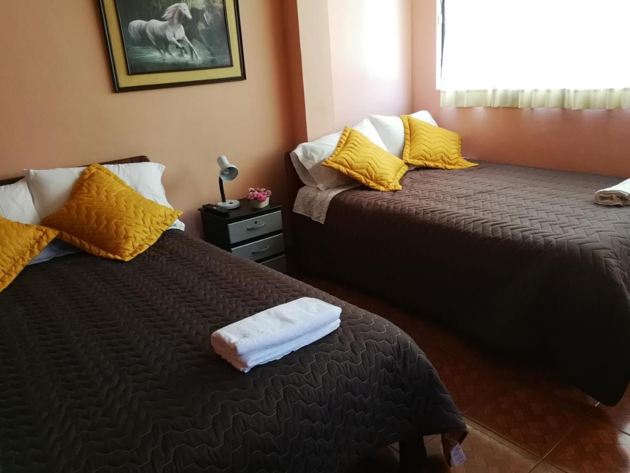 Chapelet Hostal Tababela Exterior photo