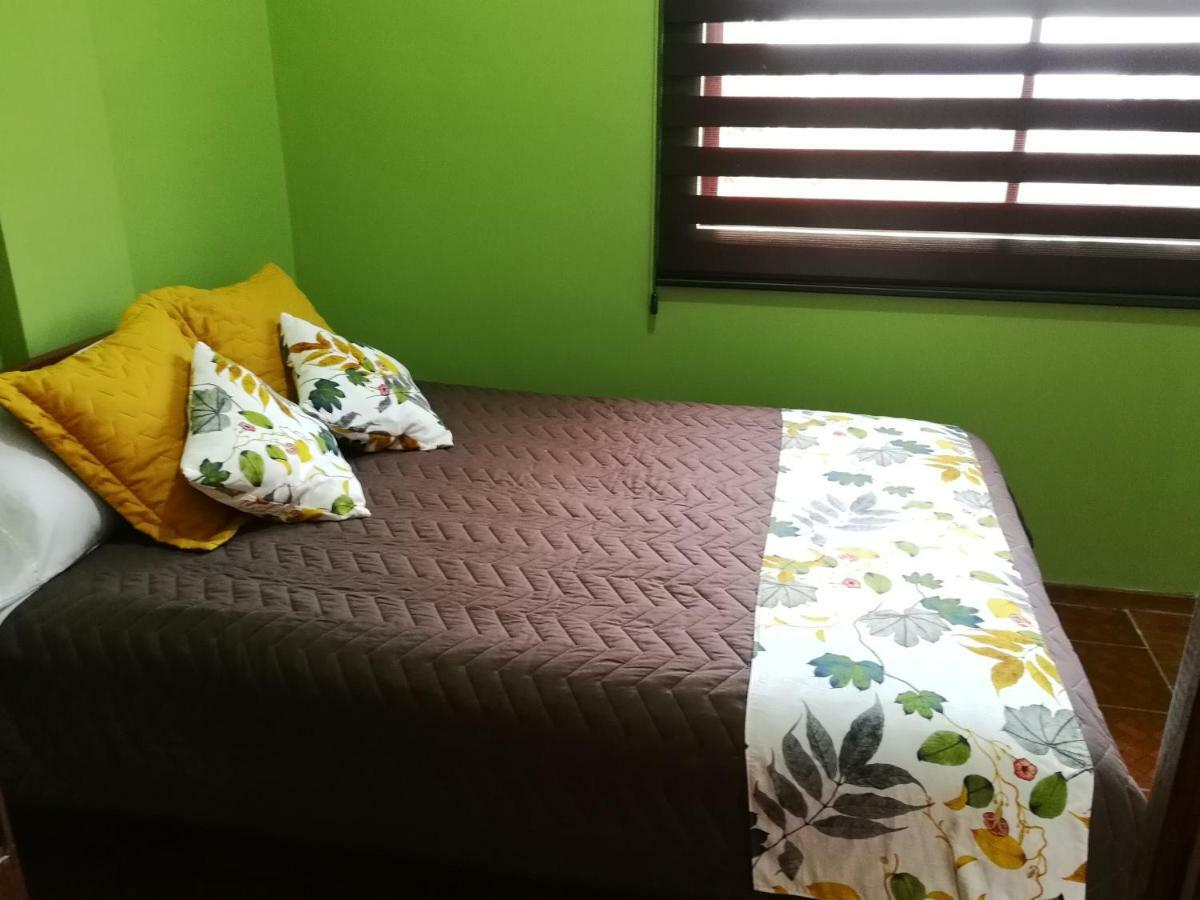 Chapelet Hostal Tababela Exterior photo